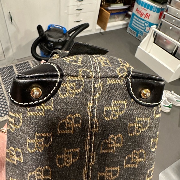 Dooney and Bourke signature satchel - Picture 6 of 6